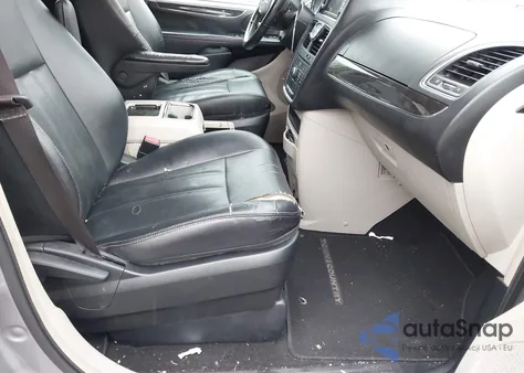 2016 Chrysler Town & Country Touring z USA, uszkodzony, nr VIN 2C4RC1BG0GR306291